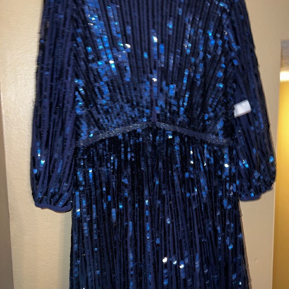 ▶️ Mac Duggal ◀️ Sequined 3/4 Sleeve V-Neck Plus Size Formal Gown - Picture 16 of 17